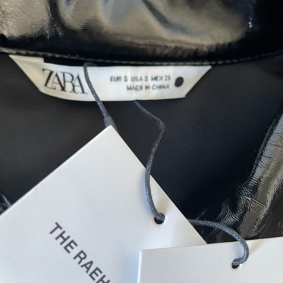 Bloggers Fave Zara black glossy faux leather button down shacket dress - Picture 15 of 17